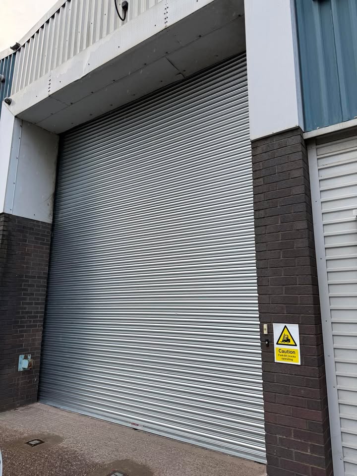 Industrial roller shutter door